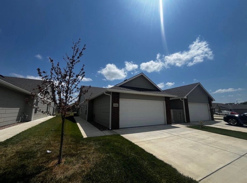 Building Photo - 5448 N Colburn Ct