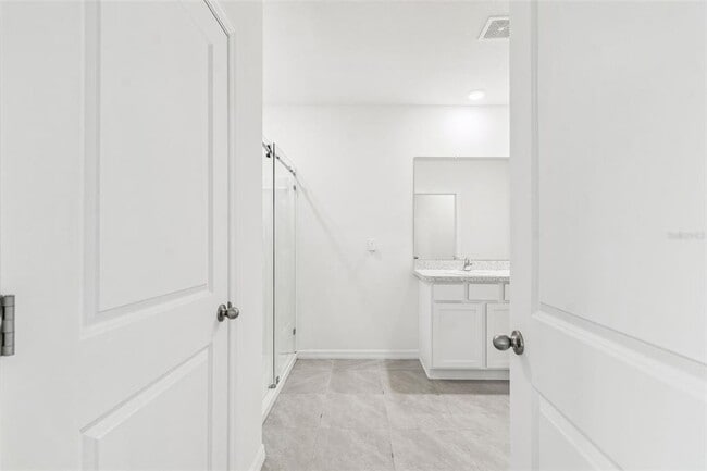 Building Photo - 5667 Chorleywood Ln