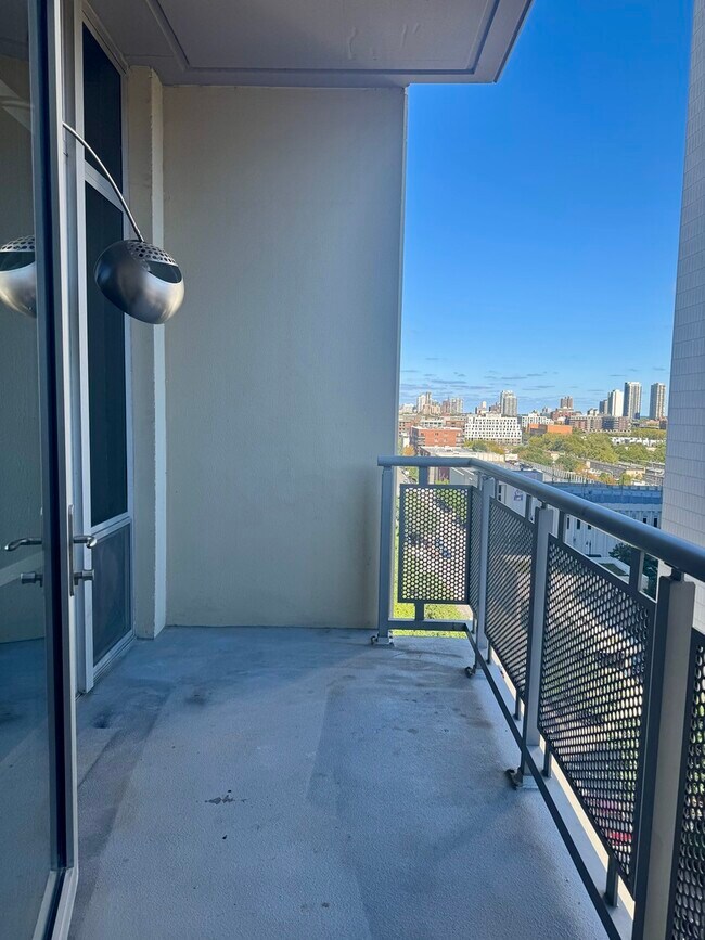 Building Photo - 720 N Larrabee St