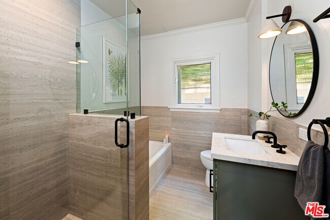 Building Photo - 1954 Hillcrest Rd