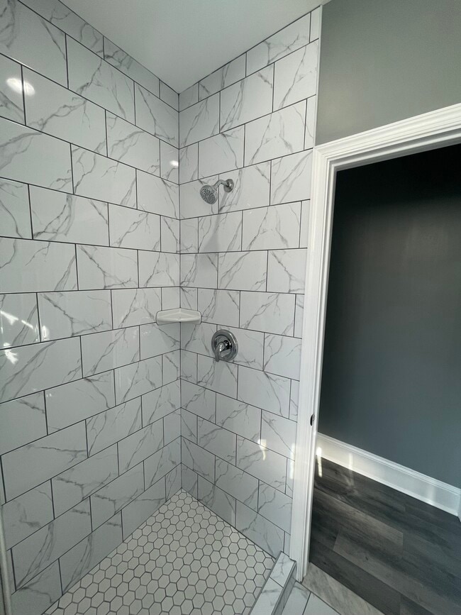 Building Photo - 1611 S Yewdall St