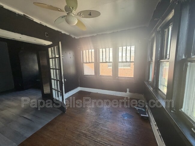 Building Photo - 107 E Archer Ave