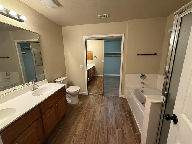 Building Photo - 11505 Emerald Falls Dr