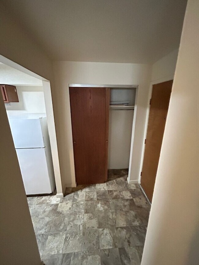 Building Photo - Convenient & Newly Updated 2-Bedroom Apart...