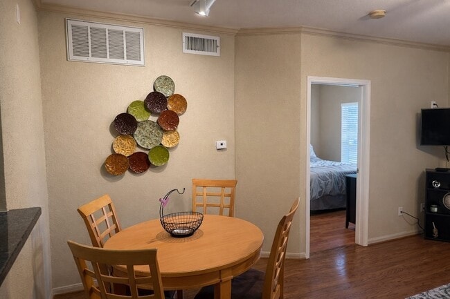 Building Photo - 1330 Old Spanish Trl