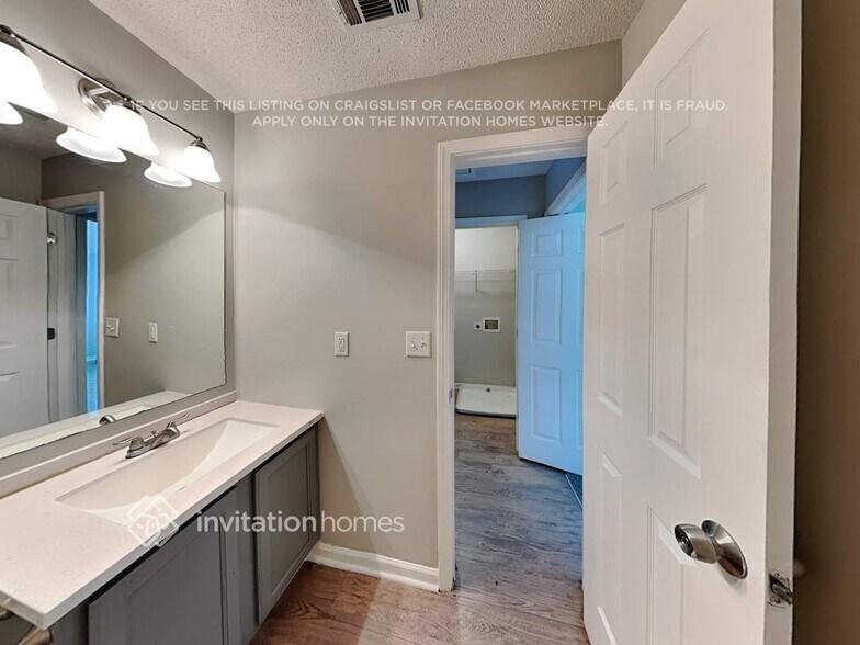 Building Photo - 2530 Thunder Basin Way