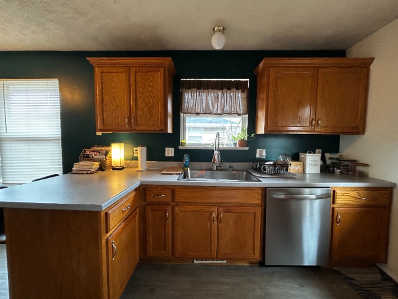 Building Photo - 1736 S 10th Ave