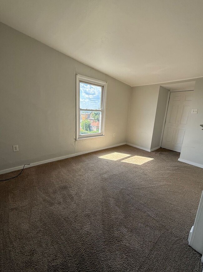 Building Photo - 1 Bed 1 Bath in Swissvale