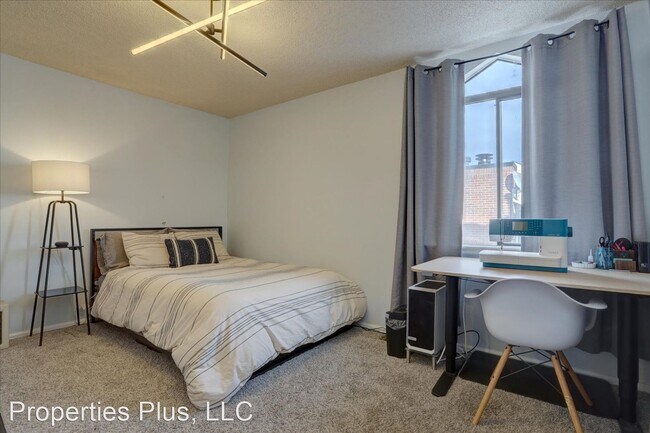 Building Photo - 2 br, 2.5 bath House - 6590 W 84th Circle ...