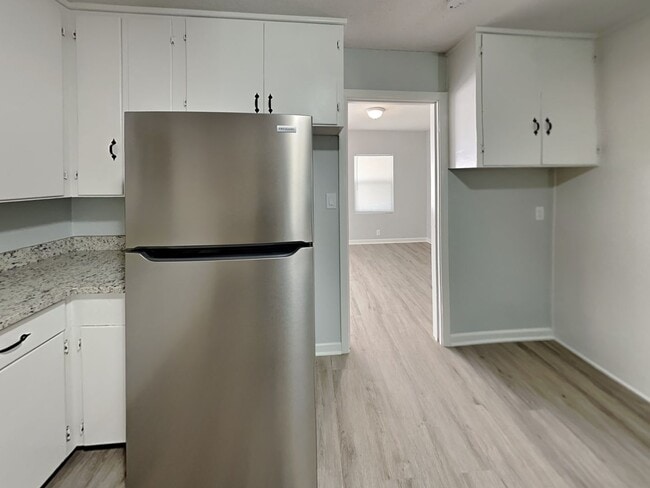 Building Photo - 3BR/2BA Pet-Friendly Home in Westworth Village | Fenced Yard & Garage