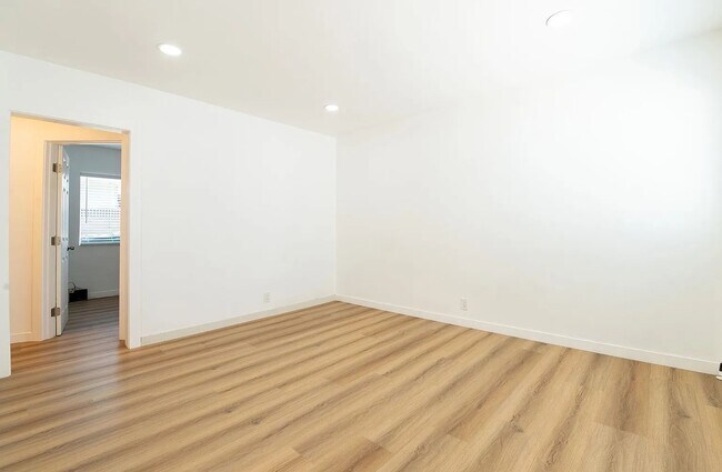 Building Photo - Rose Apartements