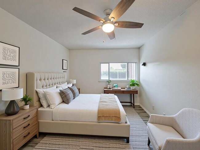 Building Photo - Spacious one of a kind 2 bedroom 2 bath condo in excellent condition. Entire condo has been paint...