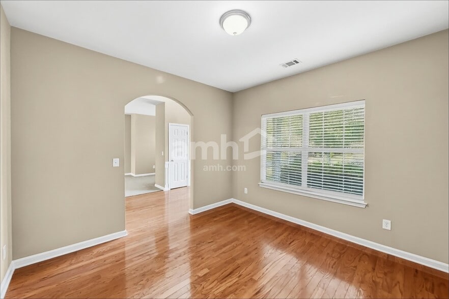 Building Photo - 4975 Hopewell Manor Dr
