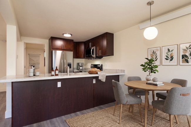Building Photo - Seattle 3 Bedroom Apartment for Rent | Newly Remodeled Home with In-Unit Washer/Dryer, Private En...