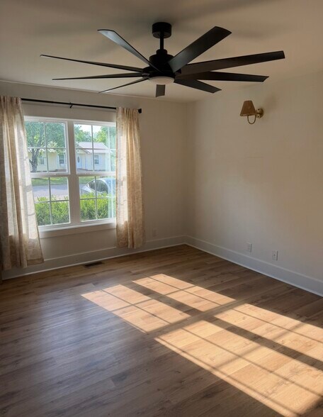 Building Photo - 563 Lorie Ln