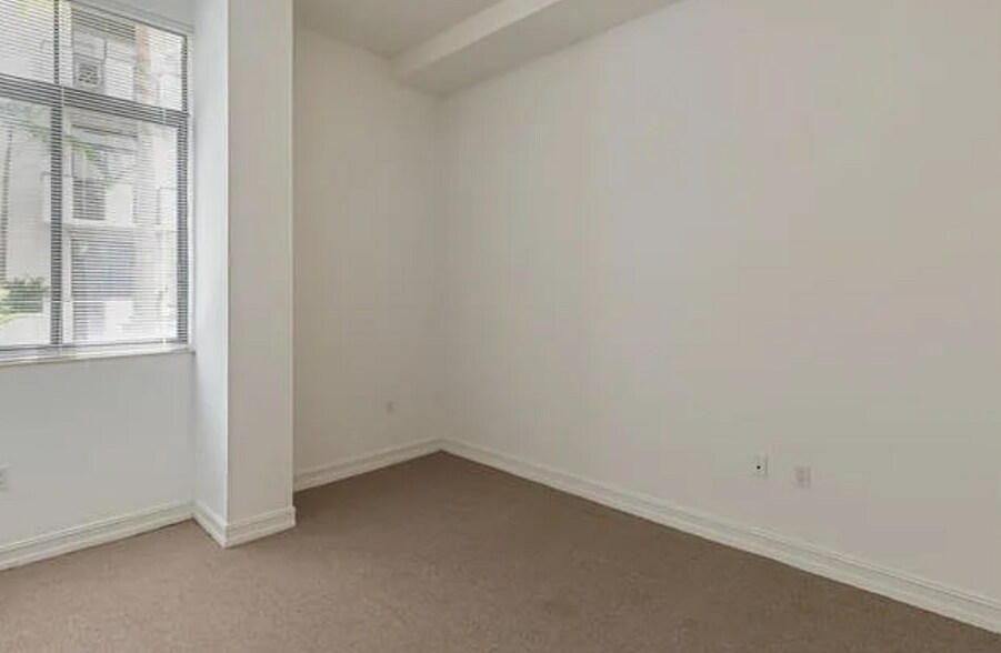 Building Photo - 1805 Ponce de Leon Blvd