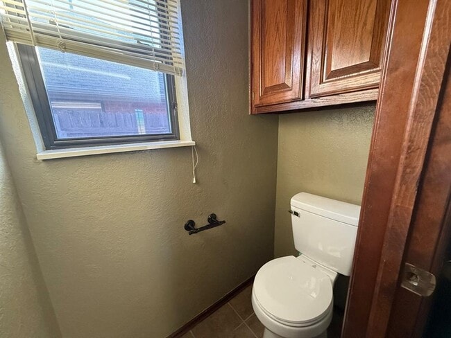 Building Photo - 18509 Chestnut Oak Dr