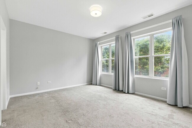 Building Photo - 346 E 25th Pl