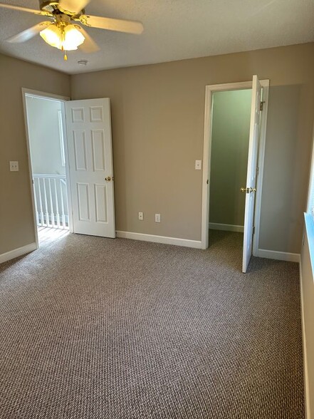 Building Photo - 111B Laura Ln
