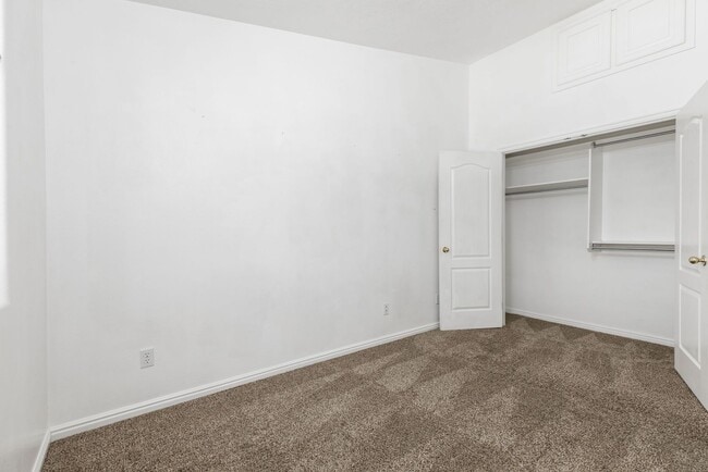 Building Photo - Spacious 3-Bedroom, 2.5-Bath Parkside Townhome