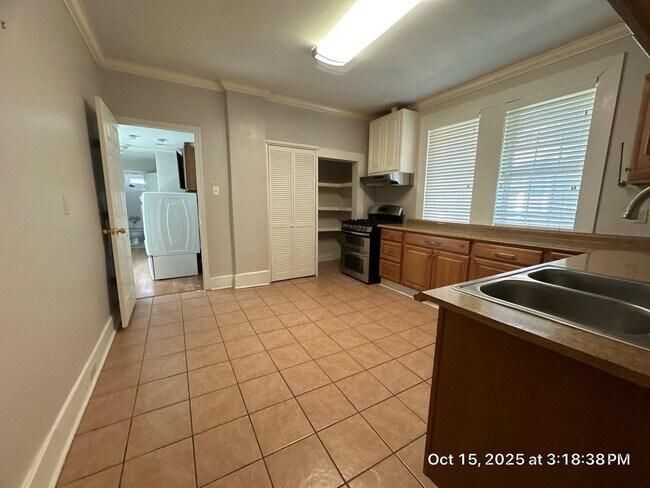 Building Photo - RHODES AREA 4 Bedroom /2.5 Bath House! Half off of your FIRST MONTH Rent!!!