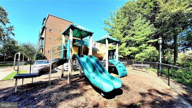 Building Photo - 9700 Cedar Farm Cir