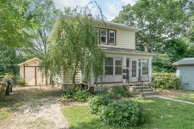 Building Photo - 2446 E Johnson St