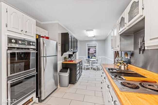 Building Photo - Adorable Broadmoor rental!