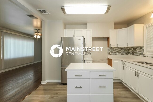 Building Photo - 3 Bedroom Pet-Friendly Home in San Antonio...
