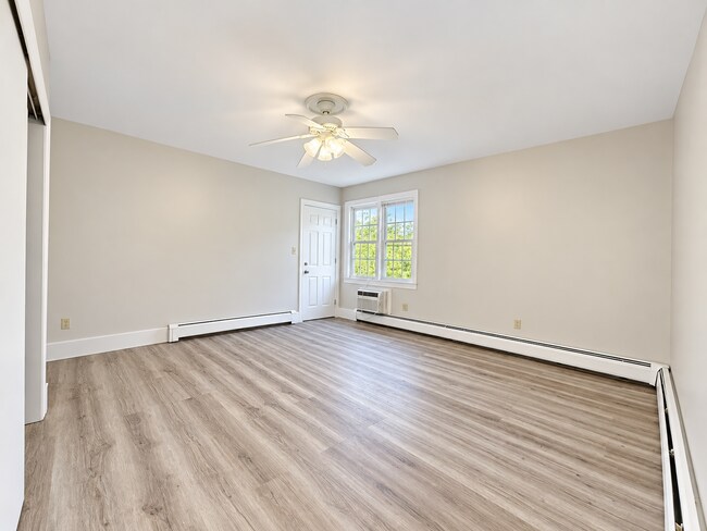 Building Photo - 388 E Merrimack St