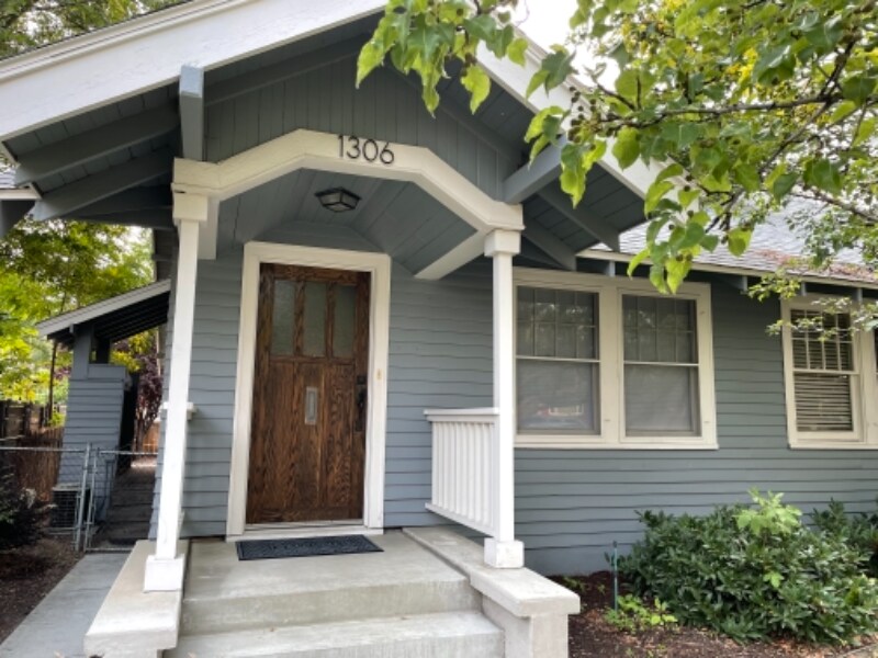 Building Photo - 1306 N 13th St