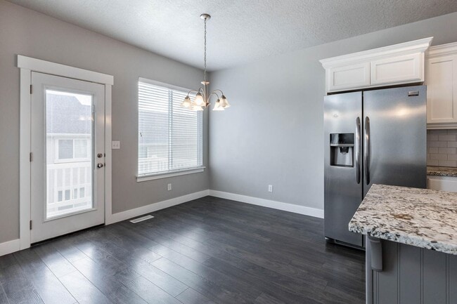 Building Photo - Bright and Charming Townhome Nestled in th...