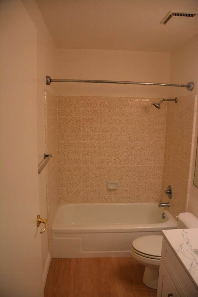 Building Photo - Sharp Pittsburg 3/2