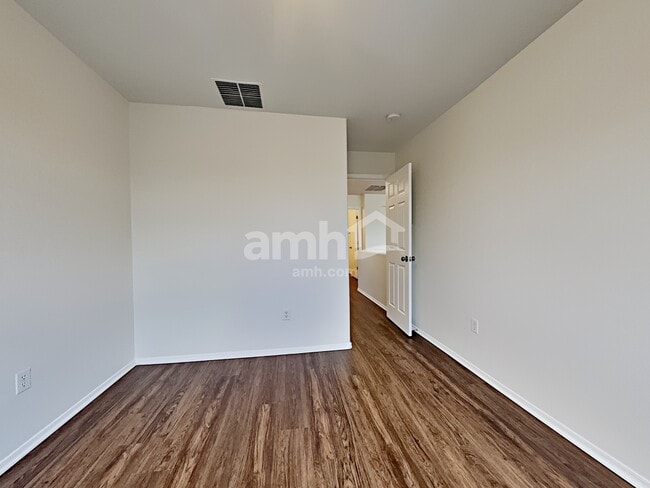 Building Photo - 341 W Amber Hawk Ct