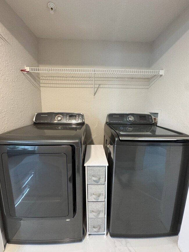 Building Photo - The Grande Downtown - REMODELED 1 Bedroom Available for rent NOW!