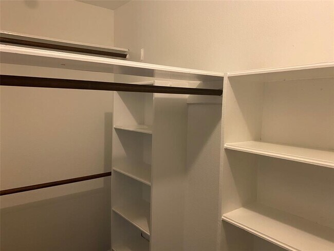 Building Photo - 7447 Cambridge St