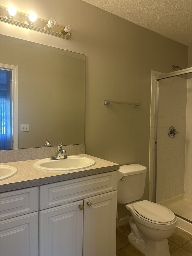 Building Photo - Beautiful 3 Bedroom 2.5 Bath Single Family...