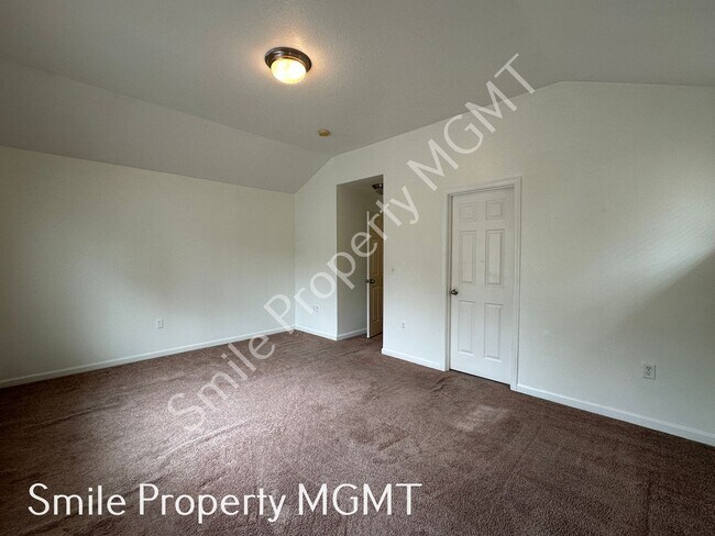Building Photo - 6422 SE 137th Ave