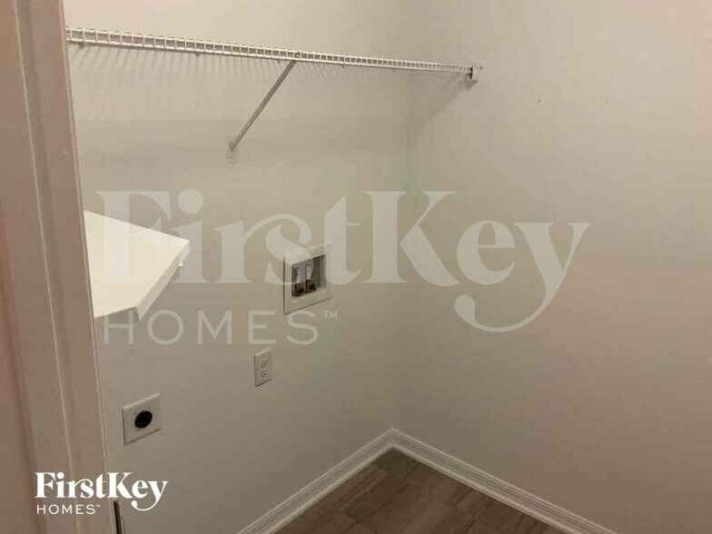 Building Photo - 121 Alexandria Cir