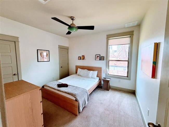 Building Photo - 1013 Lambie St