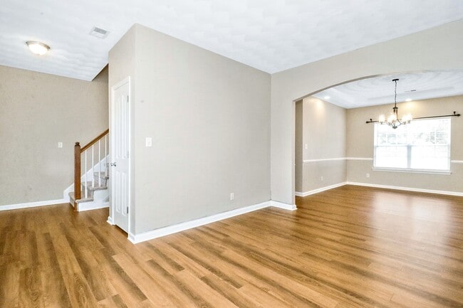 Building Photo - 1000 Pershing Ct