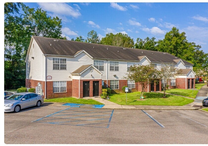 Building Photo - 2121 Lobdell Blvd