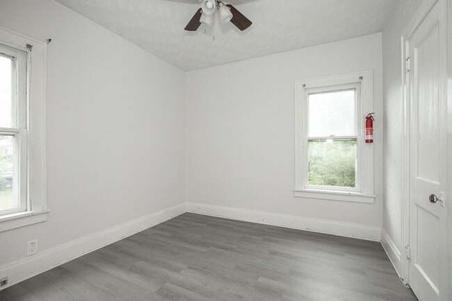 Building Photo - 4930 E 108th St