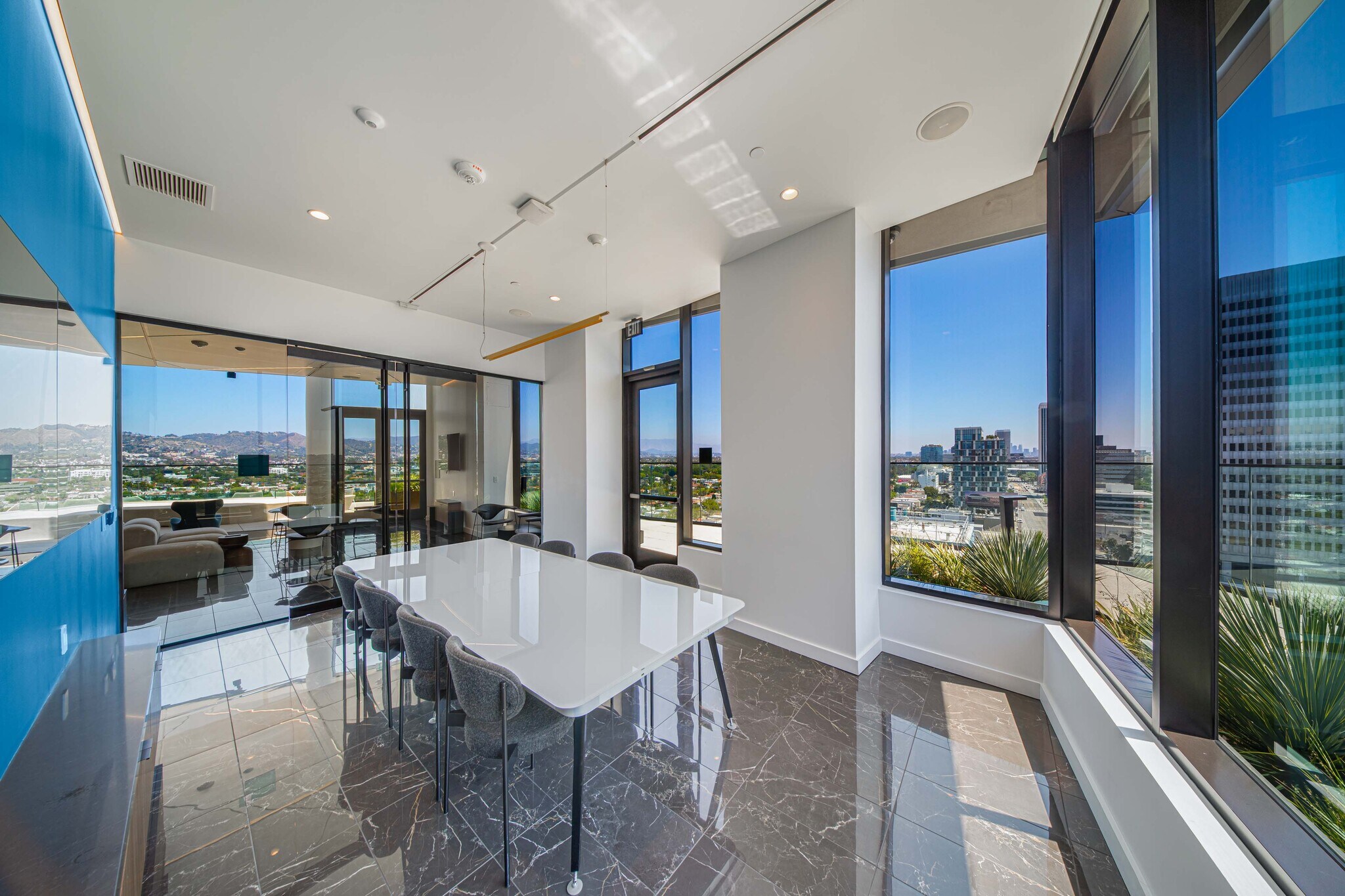 Building Photo - 6401 Wilshire Blvd