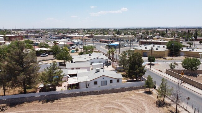 Building Photo - 8903 Old County Dr