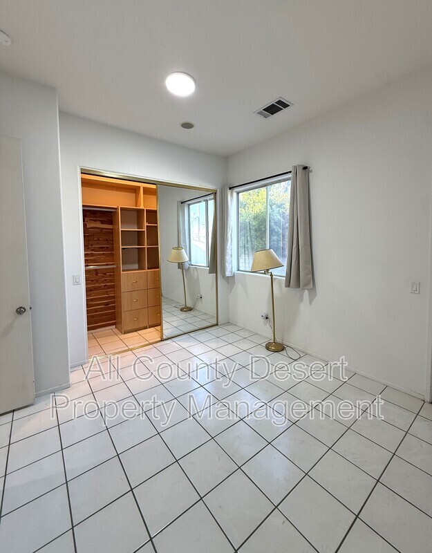 Building Photo - 74594 Moss Rose Dr