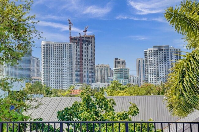 Building Photo - 1211 SE 1st St