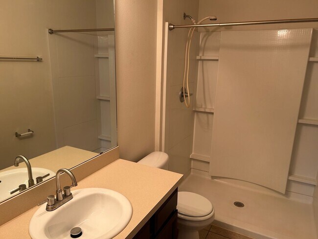 Building Photo - 2 Bed 2 Bath Condo in Gated Community with Balcony Views! Plenty of Amenities, Washer & Dryer and...