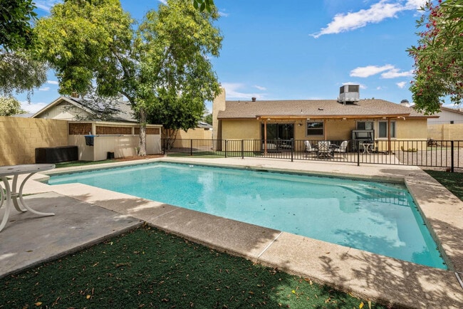 Building Photo - 10625 E Becker Ln