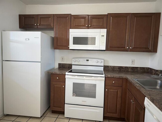 Building Photo - 10007 Winding Lake Rd